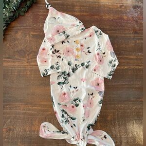 Flowered knotted gown and hat 0-3 months